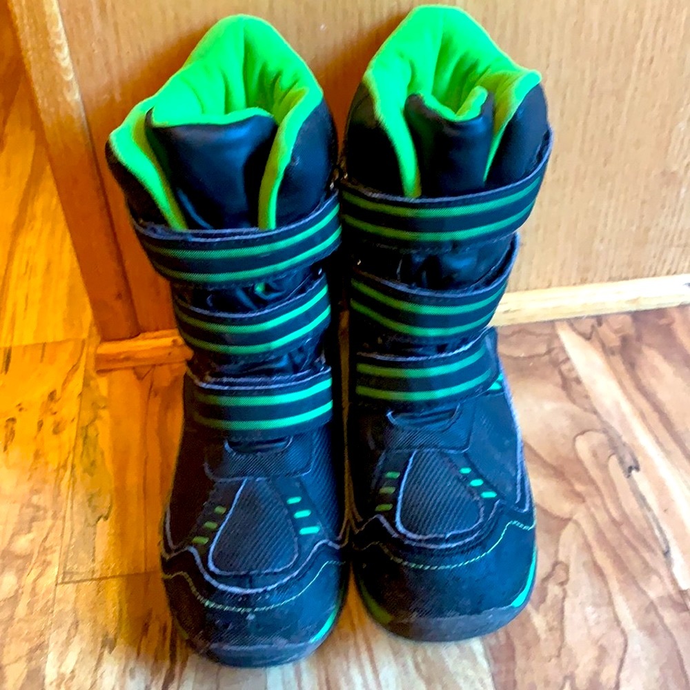 Sporto vegan kids waterproof boys girls snow boots size 2 - 3 black green VGUC